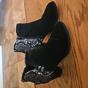 Vionic Naomi Black Suede Snakeskin Ankle Boots Womens Size 7